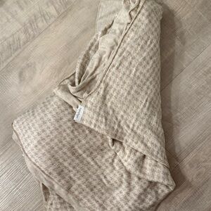 Cream Houndstooth Sollybaby